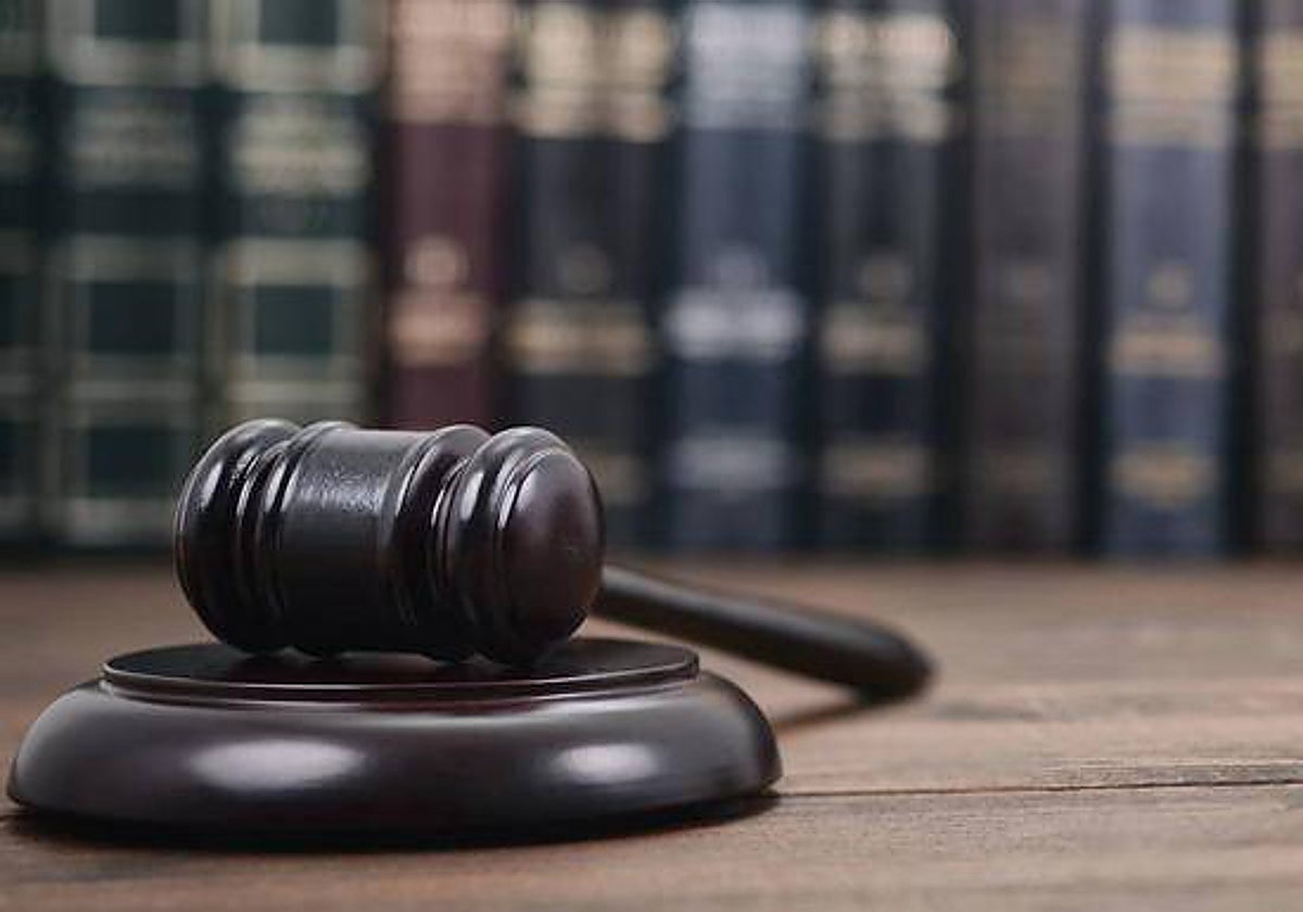 La justicia obliga a un padre divorciado a seguir pagando la pensión de sus hijos mayores de edad, pese a no haber relación