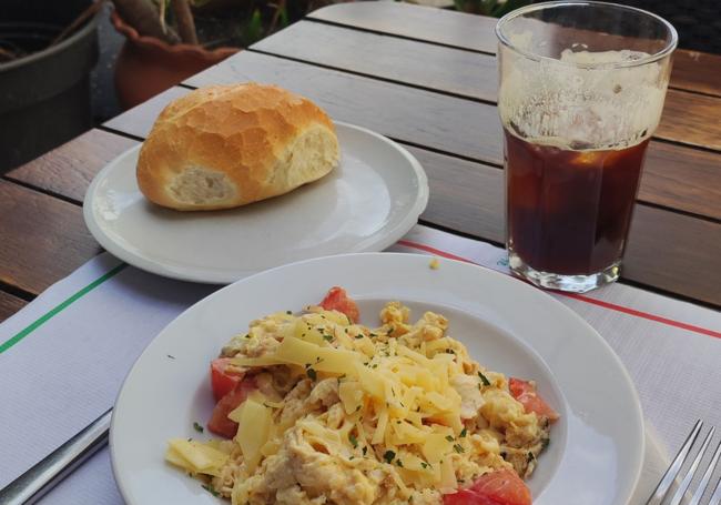 Desayuno alemán junto al mar