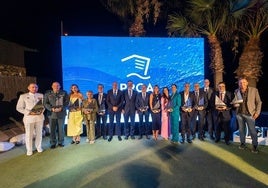 Foto de familia de los premiados tras la gala.