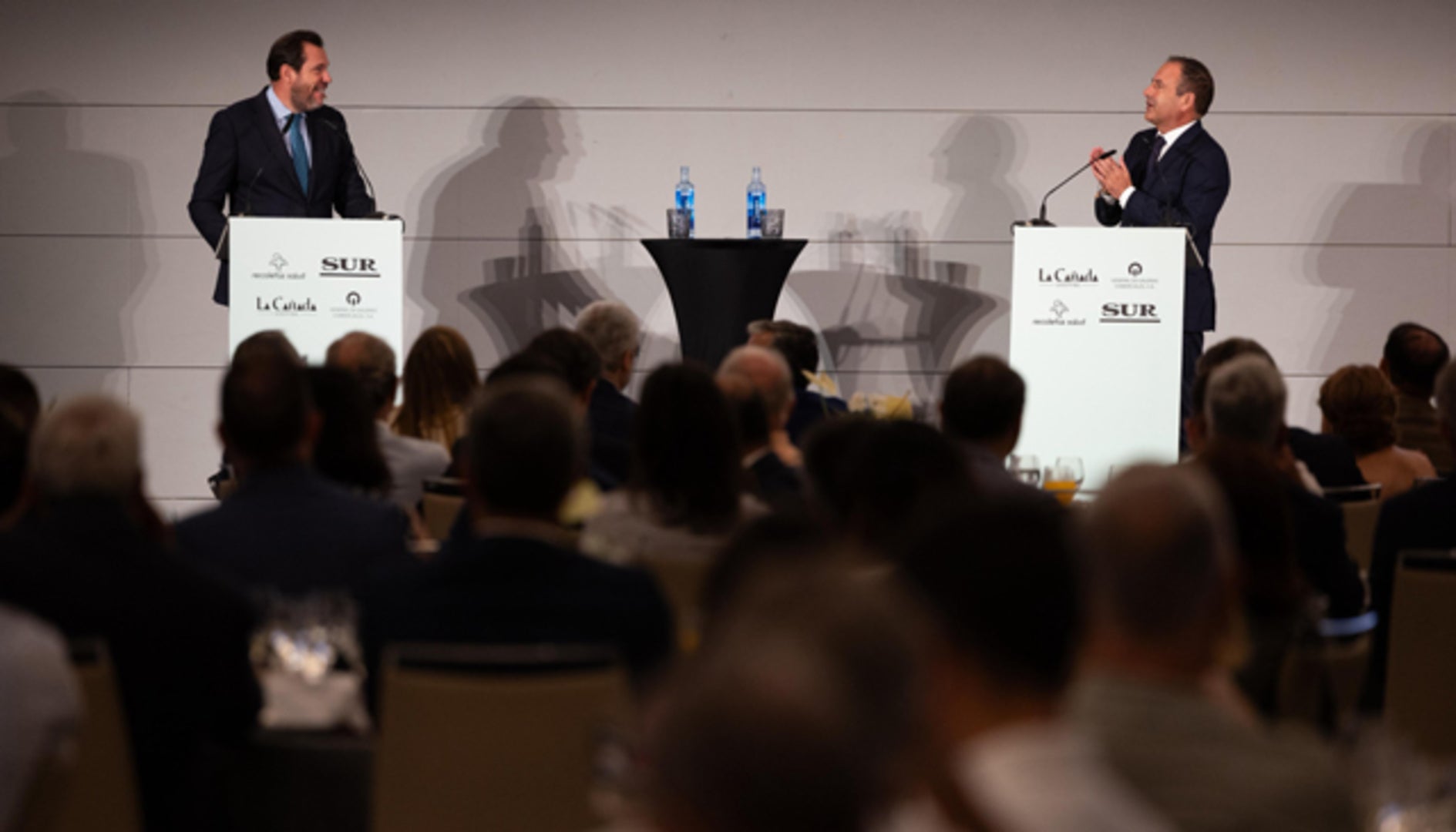 Diálogo del ministro de Transportes, Oscar Puente, con el director de SUR, Manolo Castillo en el Foro organizado por SUR