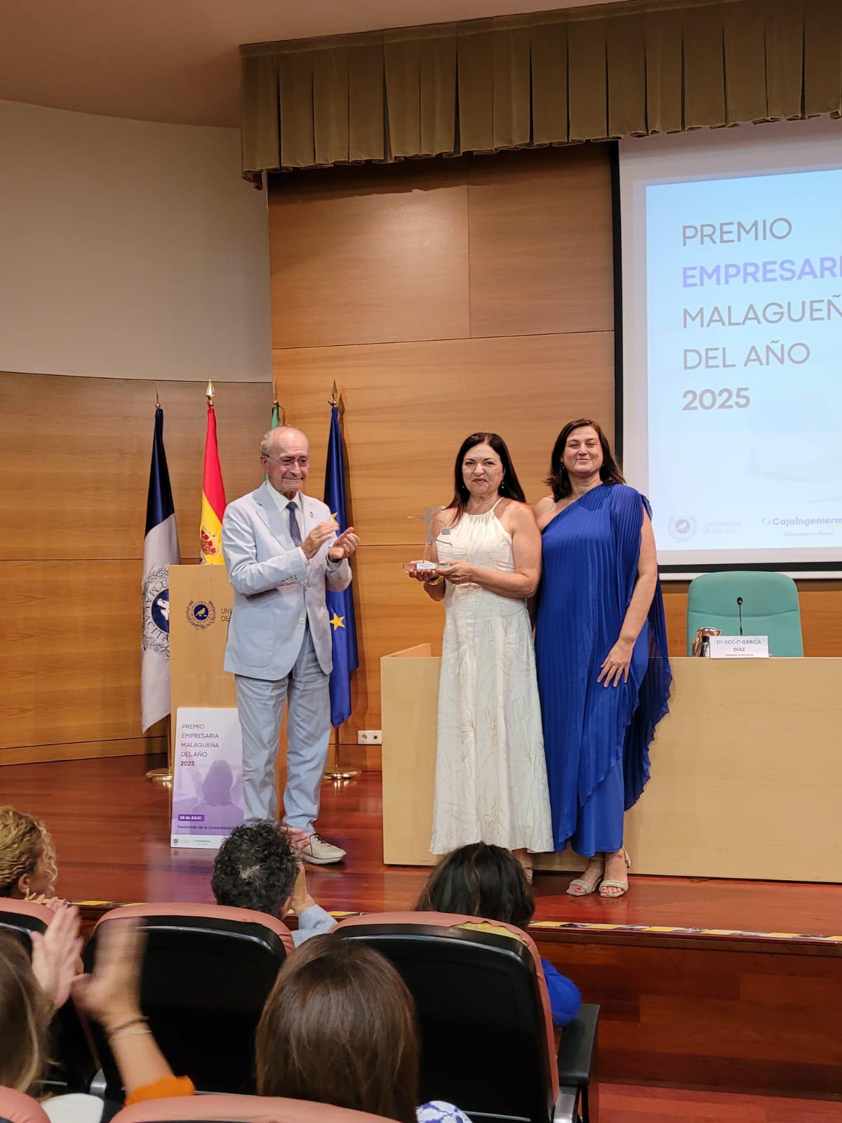 Esperanza Camino Mesta, fundadora de la escuela de profesiones técnicas aeronáuticas Sur'Avian, ganadora del reconocimiento a su trayectoria.