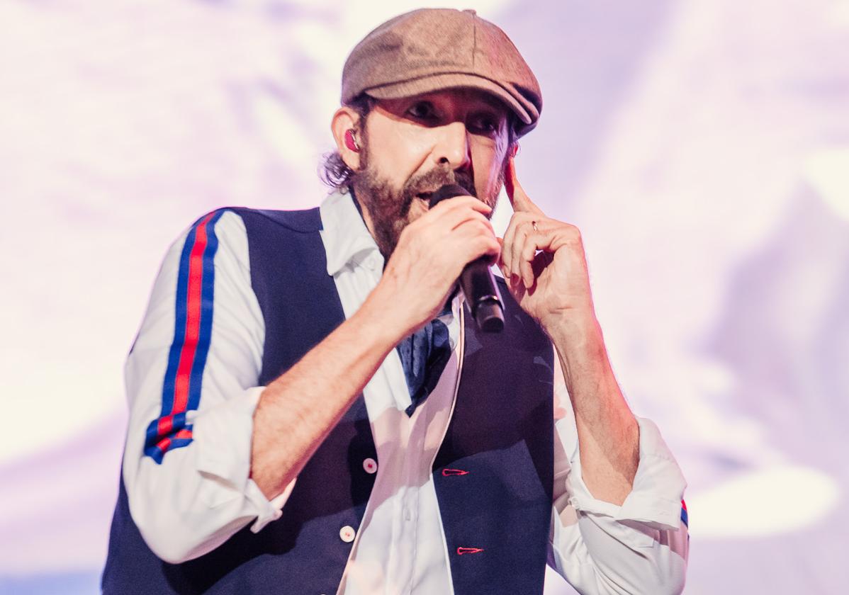 Juan Luis Guerra, durante su actuación.