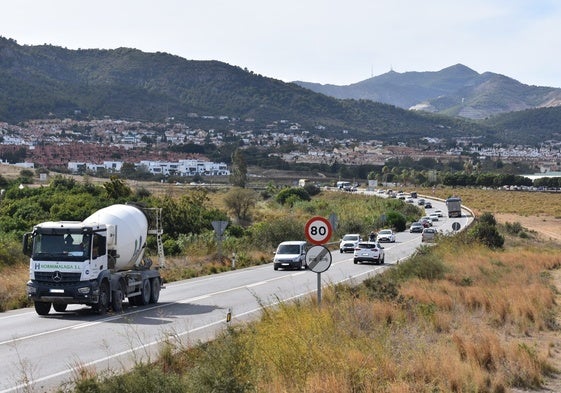 Tráfico denso en la A-404.