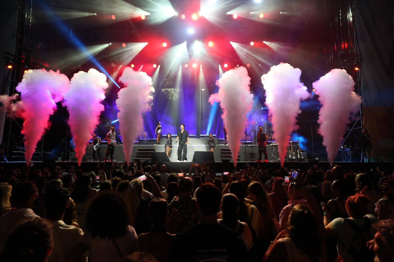 Luis Fonsi cautiva a sus seguidores en 101 Music Festival
