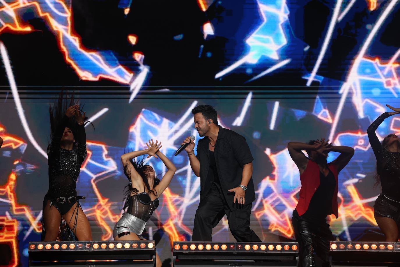 Luis Fonsi cautiva a sus seguidores en 101 Music Festival