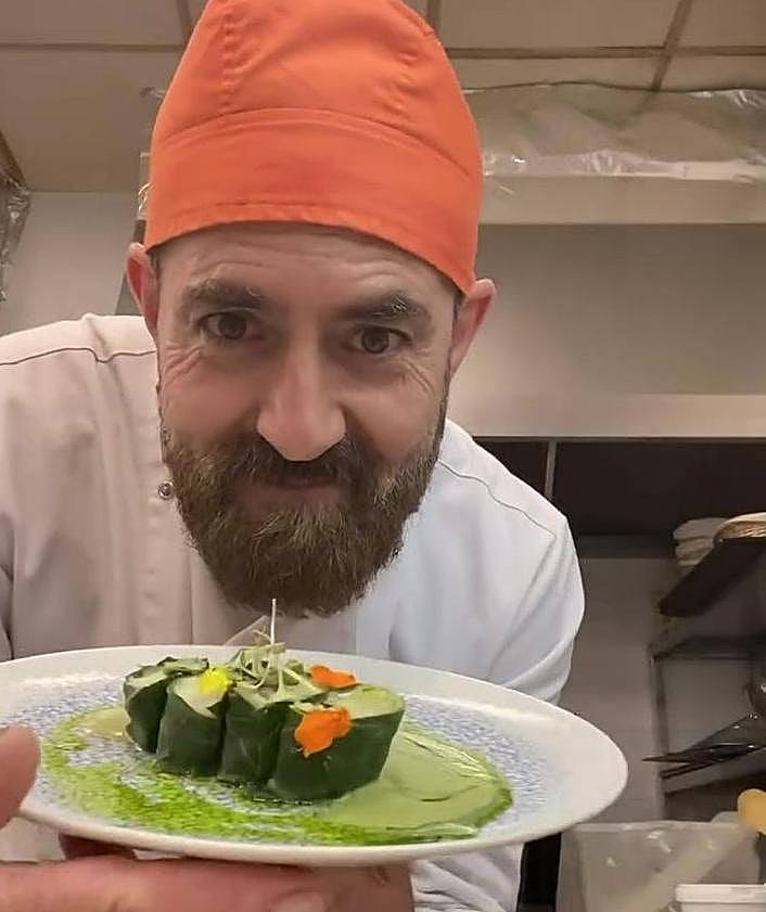 Imagen secundaria 2 - El chef de la castaña saca partido también a las hojas y a las flores en la provincia de Málaga