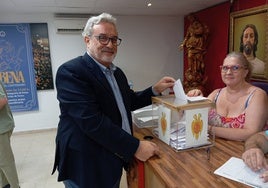 Juan Manuel Gutiérrez, antes de emitir su voto en las elecciones del Prendimiento.