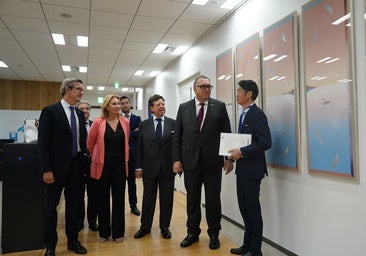 Bernal y Carolina España, tras la reunión en Tokio con responsables de Miki Travel.