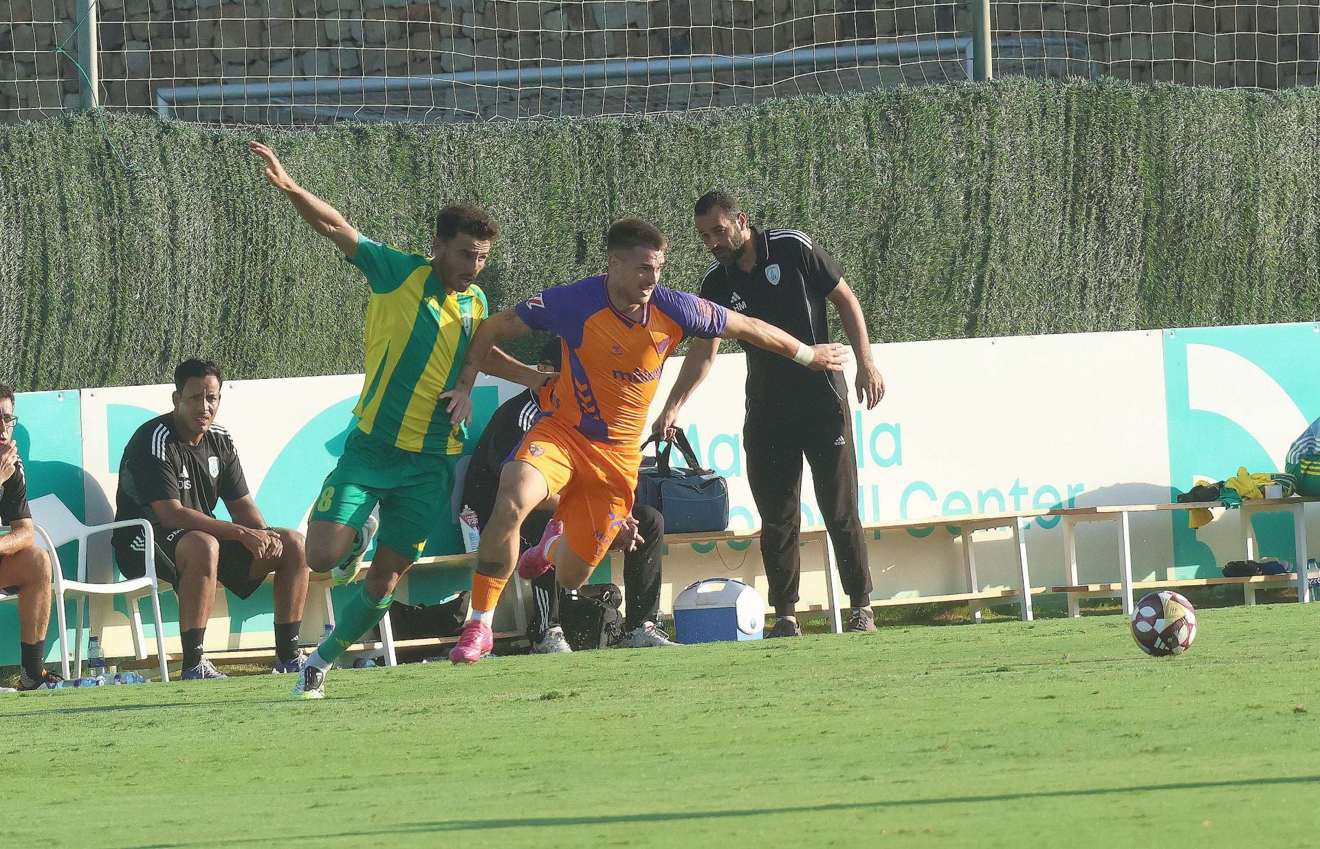 El partido entre Málaga y el Al-Wakrah en Marbella, en imágenes