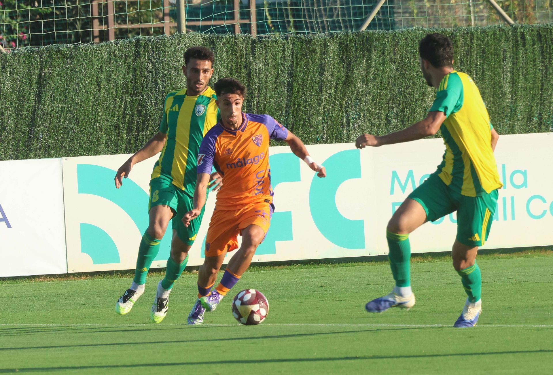 El partido entre Málaga y el Al-Wakrah en Marbella, en imágenes
