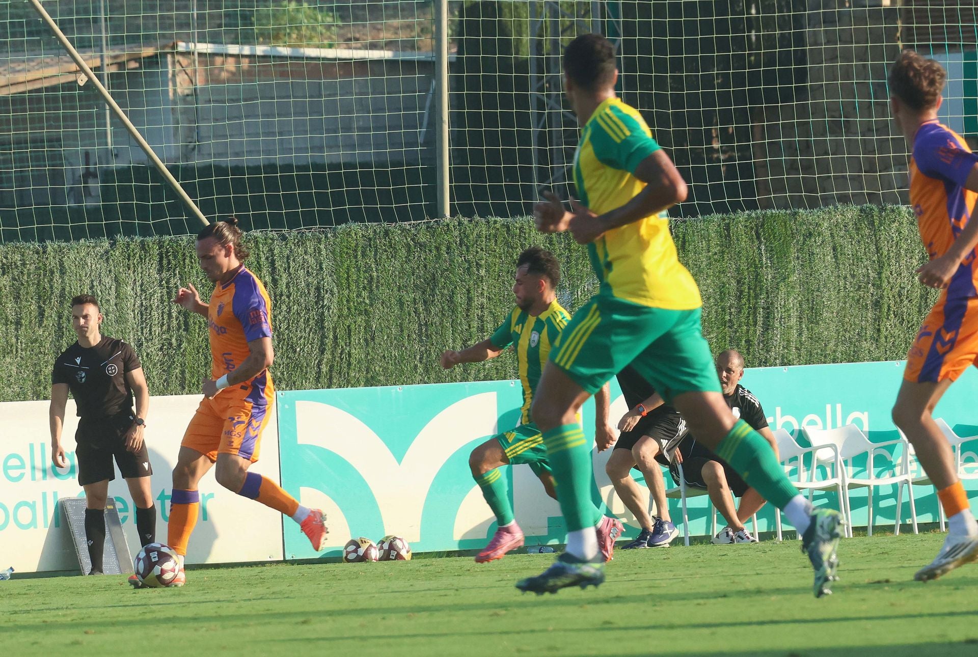 El partido entre Málaga y el Al-Wakrah en Marbella, en imágenes