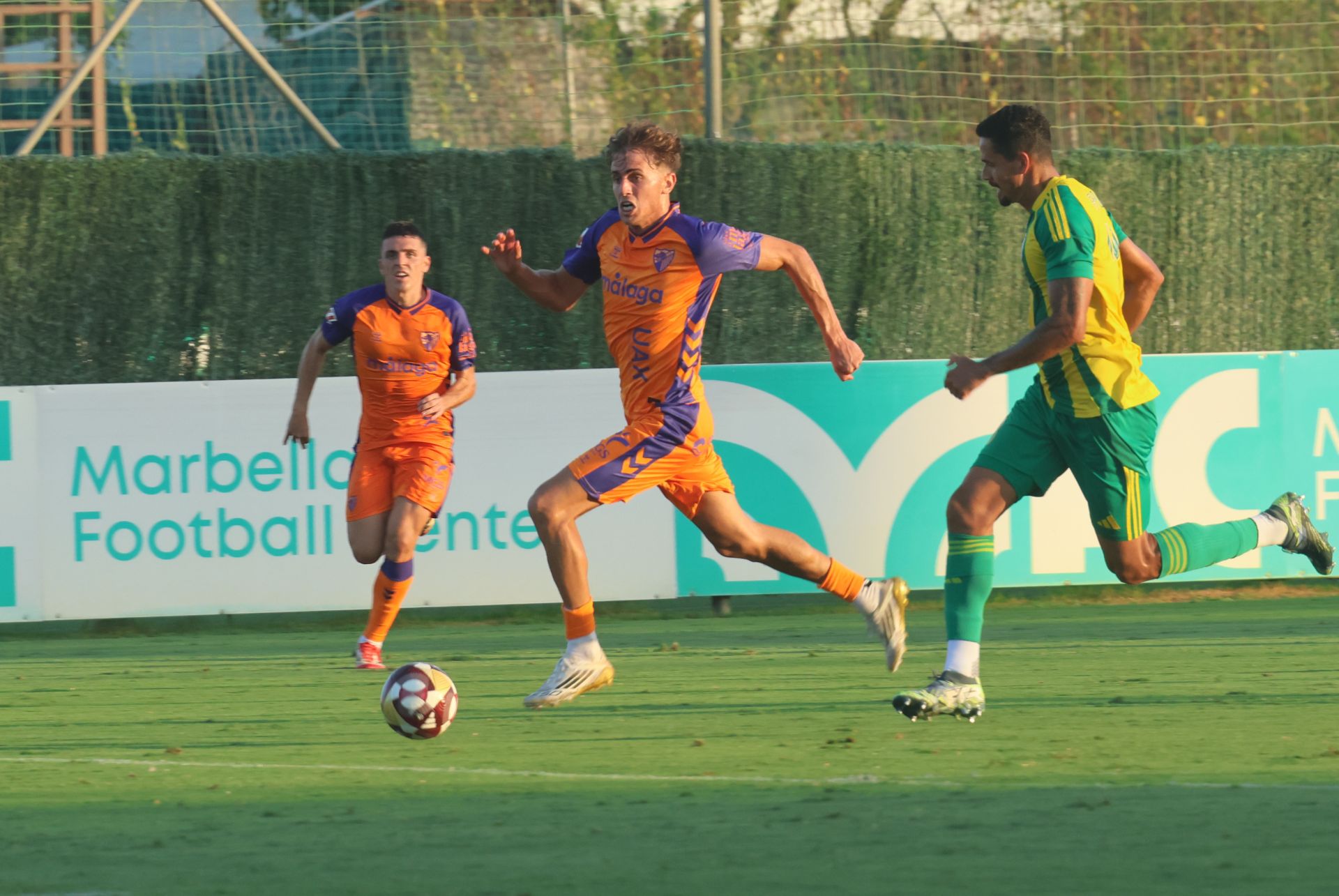 El partido entre Málaga y el Al-Wakrah en Marbella, en imágenes
