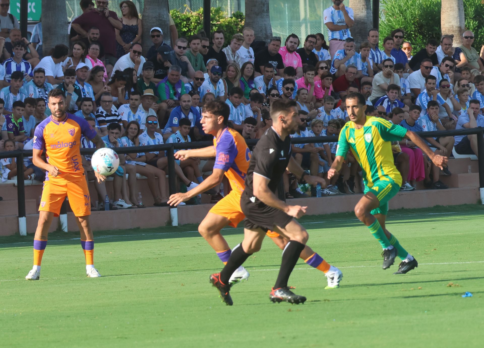 El partido entre Málaga y el Al-Wakrah en Marbella, en imágenes