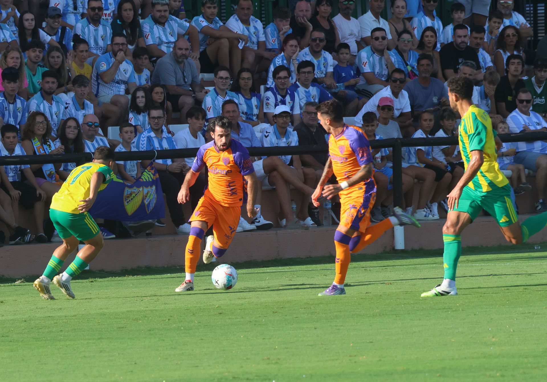 El partido entre Málaga y el Al-Wakrah en Marbella, en imágenes