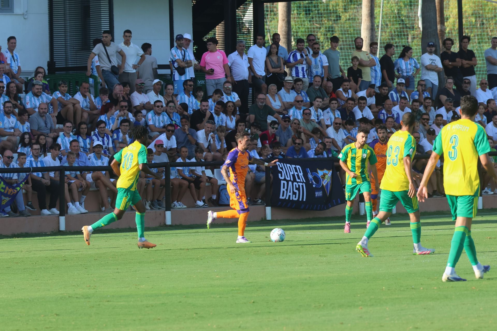El partido entre Málaga y el Al-Wakrah en Marbella, en imágenes