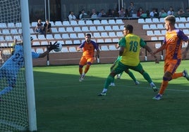 Puga estuvo a punto de marcar en una de los mejores oportunidades del Málaga.