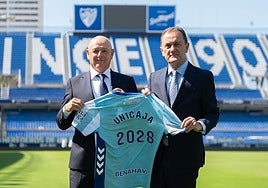 Fernando Ríos y José María Muñoz, en el estadio de La Rosaleda.