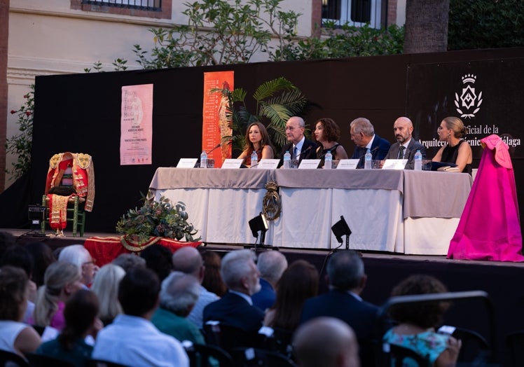 Las autoridades asistentes al acto.