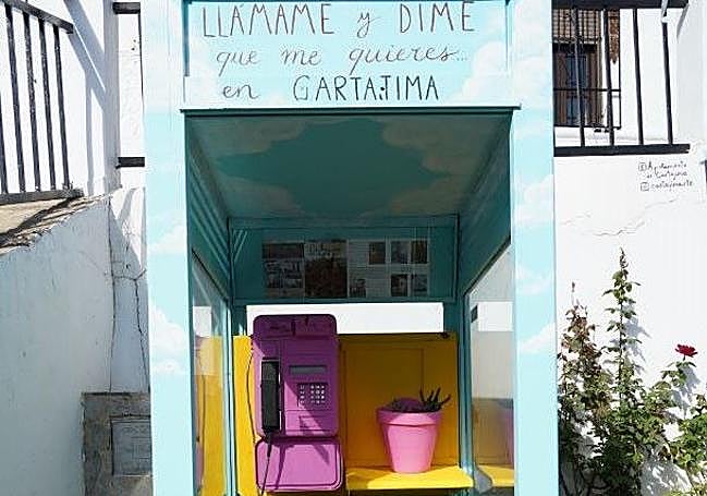 Cabina ornamentada en Cartajima.