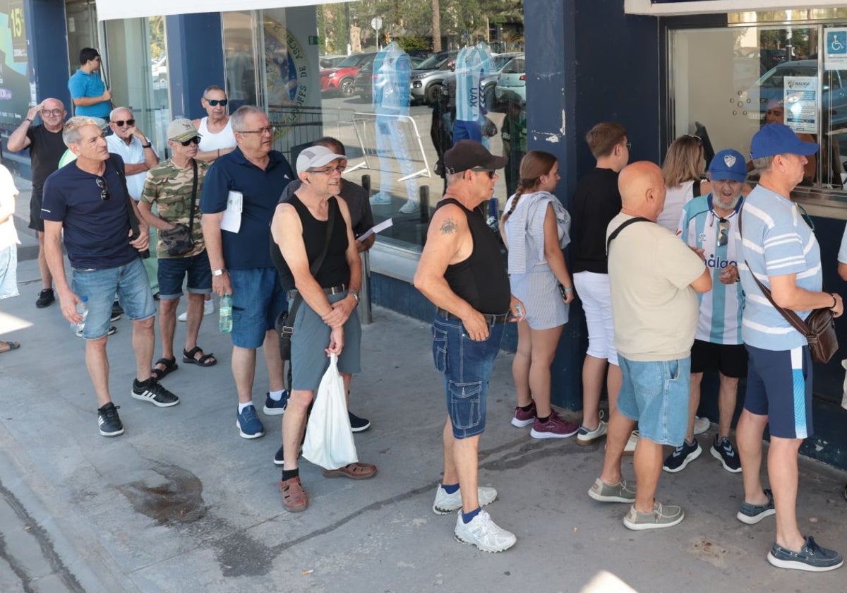 Las colas no cesan en las taquillas en busca de abonos, cambiar de asientos o hacerse con entradas para el Costa del Sol.