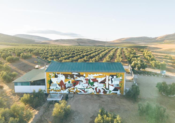 El 'Guernica de Teba', el mural picassiano que decora su almazara.