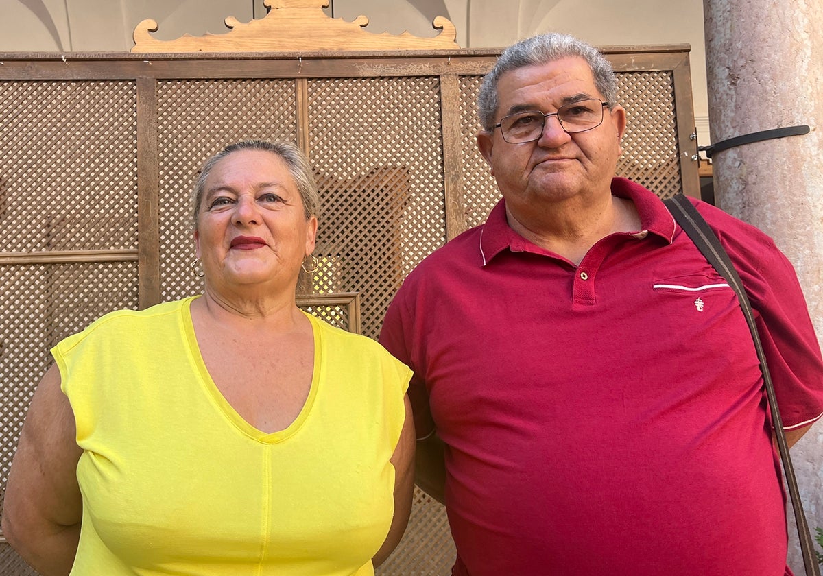 Pilar Ruiz y Antonio Fernández exponiendo la posición de IU |