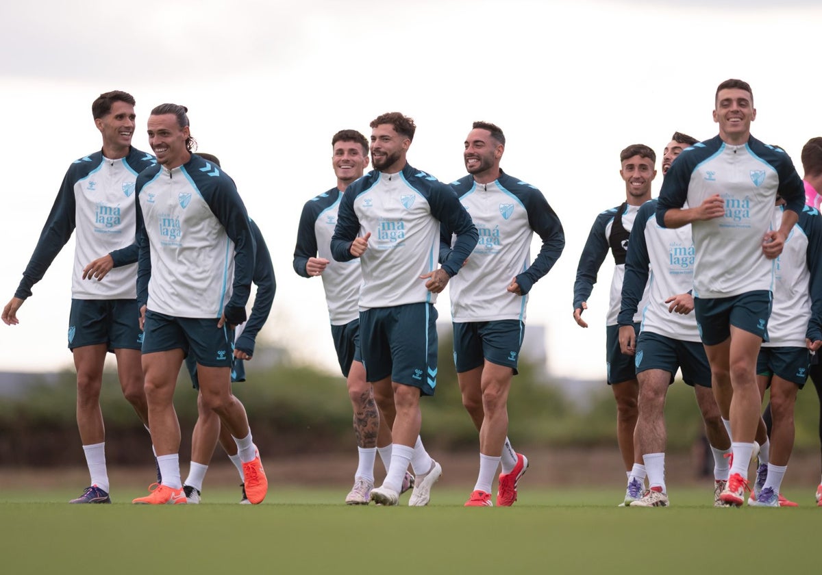 Los jugadores del Málaga se ejercitan en las instalaciones del Oxford United.