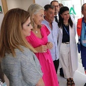 La consejera de Salud y Consumo, Rocío Hernández, durante la visita.