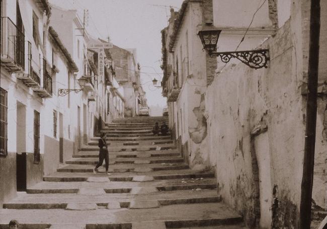 p Subida a la calle Alta en los años ochenta.