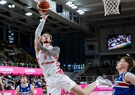 Balcerowski trata de anotar.