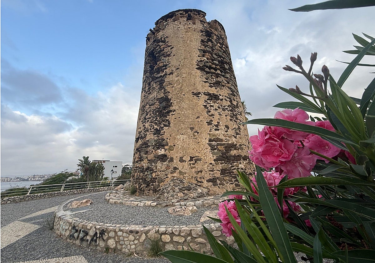 Se han mejorado los accesos y la iluminación, se ha limpiado el talud y se han embellecido los jardines.