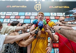 Alberto Díaz atendió a los medios antes del desplazamiento a Málaga.