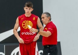 Scariolo da indicaciones a Sergio Delarrea.