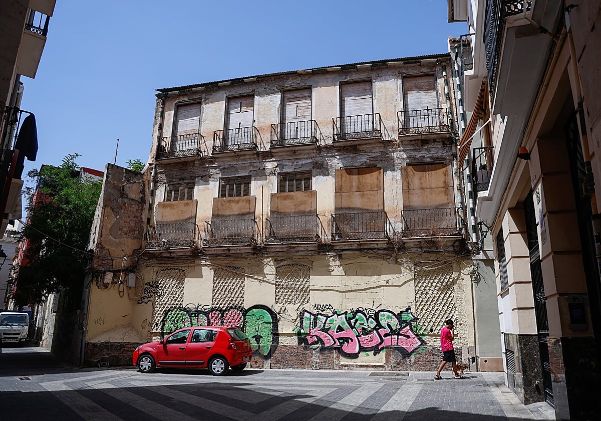 Edificio de la calle Nuño Gómez que se sumará al proyecto de la casa de Cánovas.
