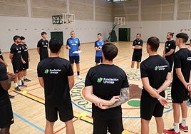 Una imagen del primer entrenamiento del equipo, en el Colegio Los Olivos.
