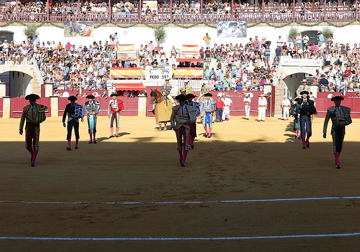 Paseíllo en un festejo de la feria taurina de la capital del pasado año.