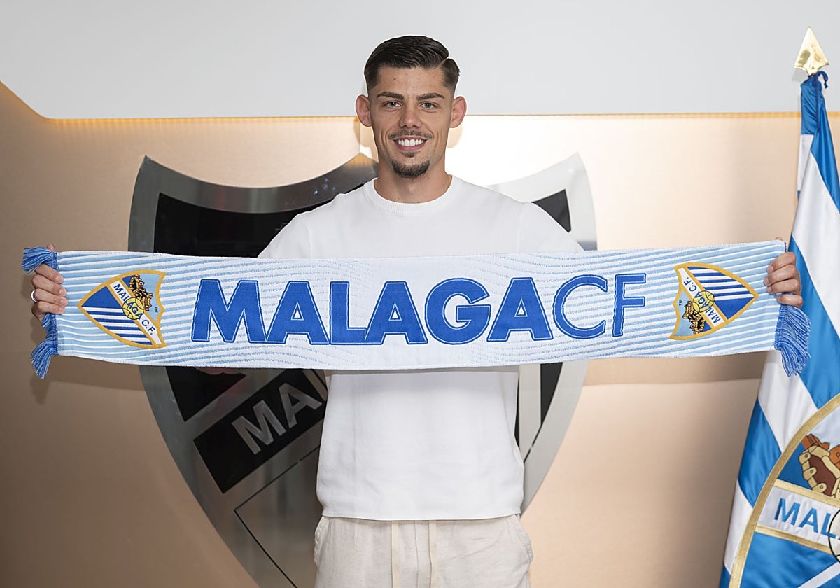 Montero, con la bufanda del Málaga.