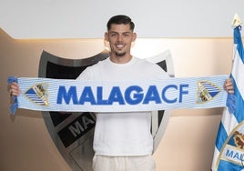 Montero, con la bufanda del Málaga.
