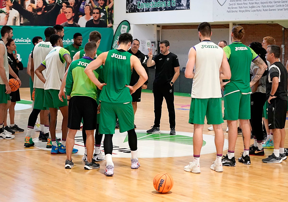 Imagen de un entrenamiento del Unicaja en el pabellón Martín Urbano.