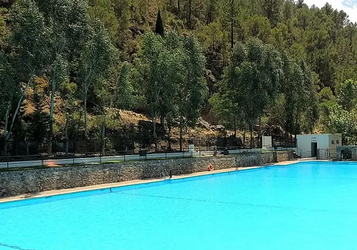 La piscina más grande de Europa está en Andalucía (y solo cuesta 4 euros)