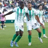 Fomeyem celebra un gol con el Antequera.