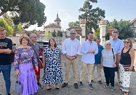 Socialistas torremolinenses, a las puertas del Marítimo.