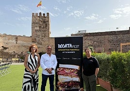 Arantxa López, de la agencia GastronÓmico, el concejal de Cultura, Rodrigo Romero, y Reyna Traverso, de Taquería Ensenada.