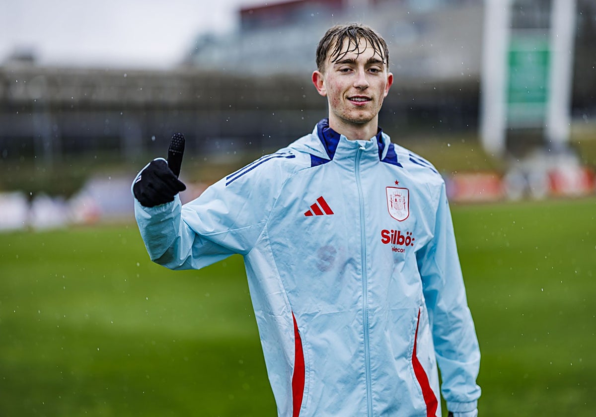Dean Huijsen, con la selección española.