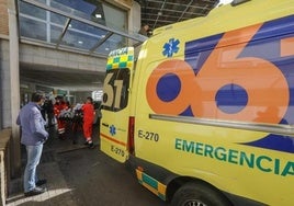 Gran despliegue para auxiliar a un joven que sufrió graves cortes al entrar a su casa por la ventana en Málaga