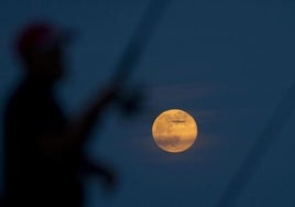 Llega la luna llena de Esturión de agosto: dónde y a qué hora verla hoy