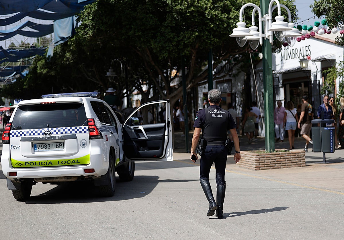 Efectivos policiales durante la Feria de Málaga.