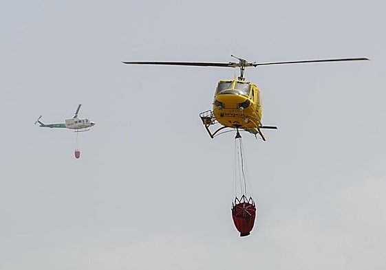El incendio de Jabugo evoluciona favorablemente y se elevan a unos 240 los desalojados