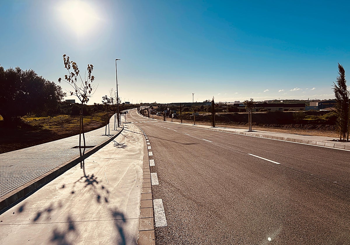 Imagen del renovado Camino de Torrox, en su primera fase.