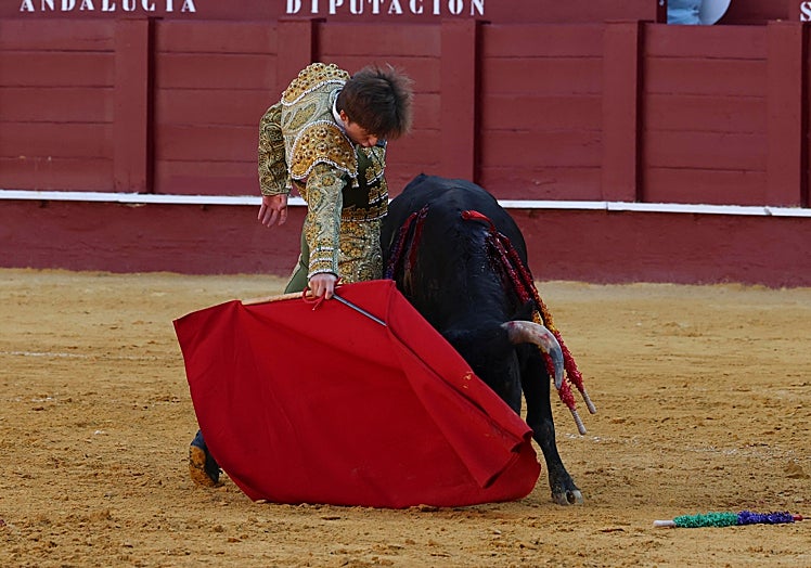 Martinez ante el primero de sus oponentes.